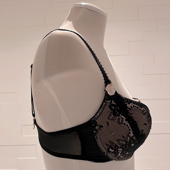 (2/$30) 36C Marilyn Monroe black lace padded underwire bra with powder pink cups - Picture 3 of 9